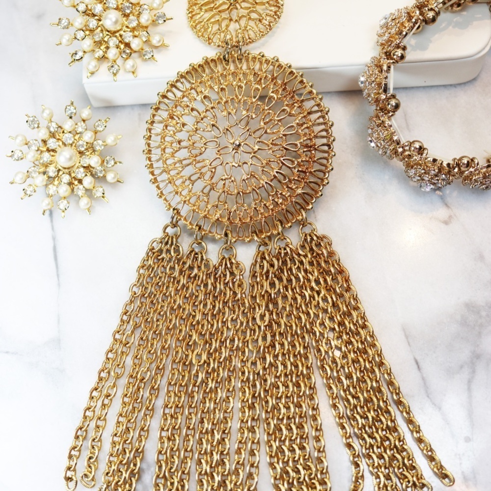 🔱 Gorgeous Vintage 1970s Gold Plated Tassel Chain Round Medallion Necklace 🔱 - Picture 13 of 16